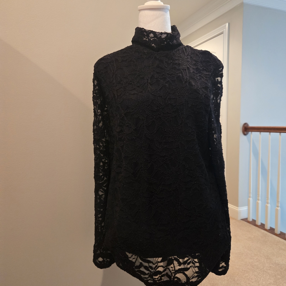 ❤️Chico's Black Lace Top.NWT